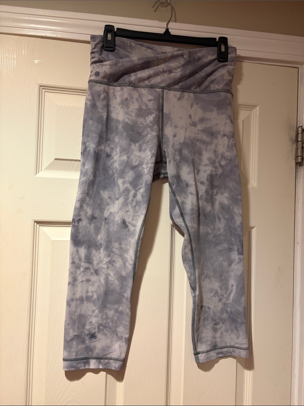 lululemon athletica Women's Crossover Cropped Leggings in gray tie-dye 10